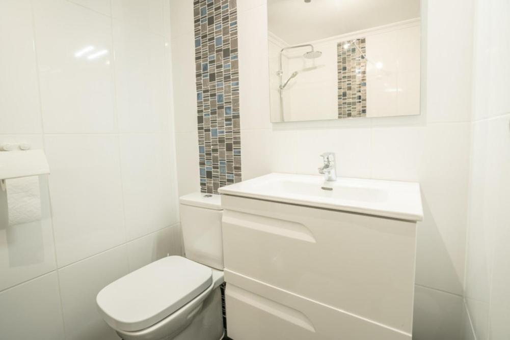 Black And White Apartment Free Wifi Los Cristianos  Ngoại thất bức ảnh