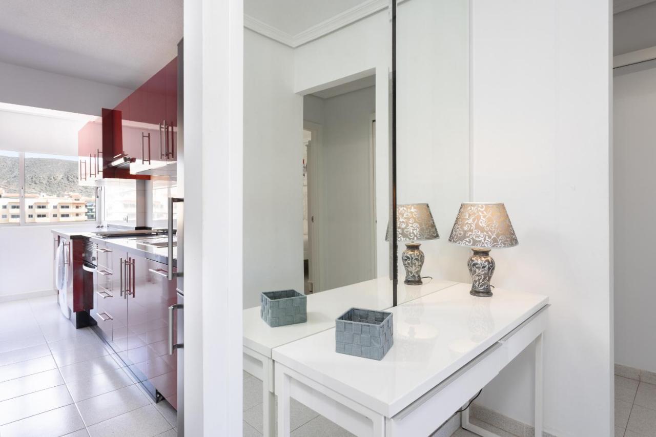 Black And White Apartment Free Wifi Los Cristianos  Ngoại thất bức ảnh