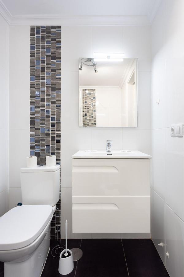 Black And White Apartment Free Wifi Los Cristianos  Ngoại thất bức ảnh