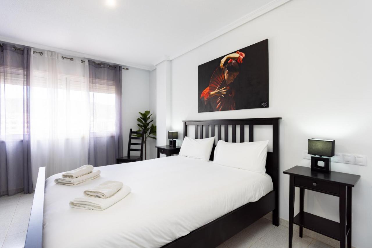 Black And White Apartment Free Wifi Los Cristianos  Ngoại thất bức ảnh