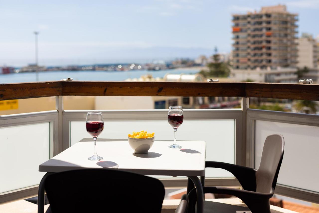 Black And White Apartment Free Wifi Los Cristianos  Ngoại thất bức ảnh