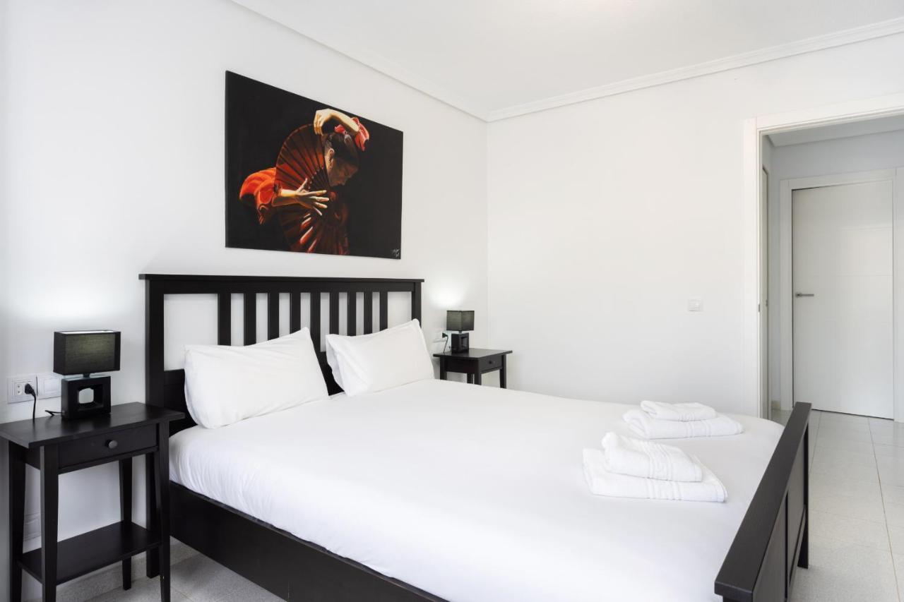 Black And White Apartment Free Wifi Los Cristianos  Ngoại thất bức ảnh